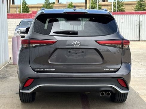 Used 2021 Toyota Highlander XSE AWD/4WD image 5