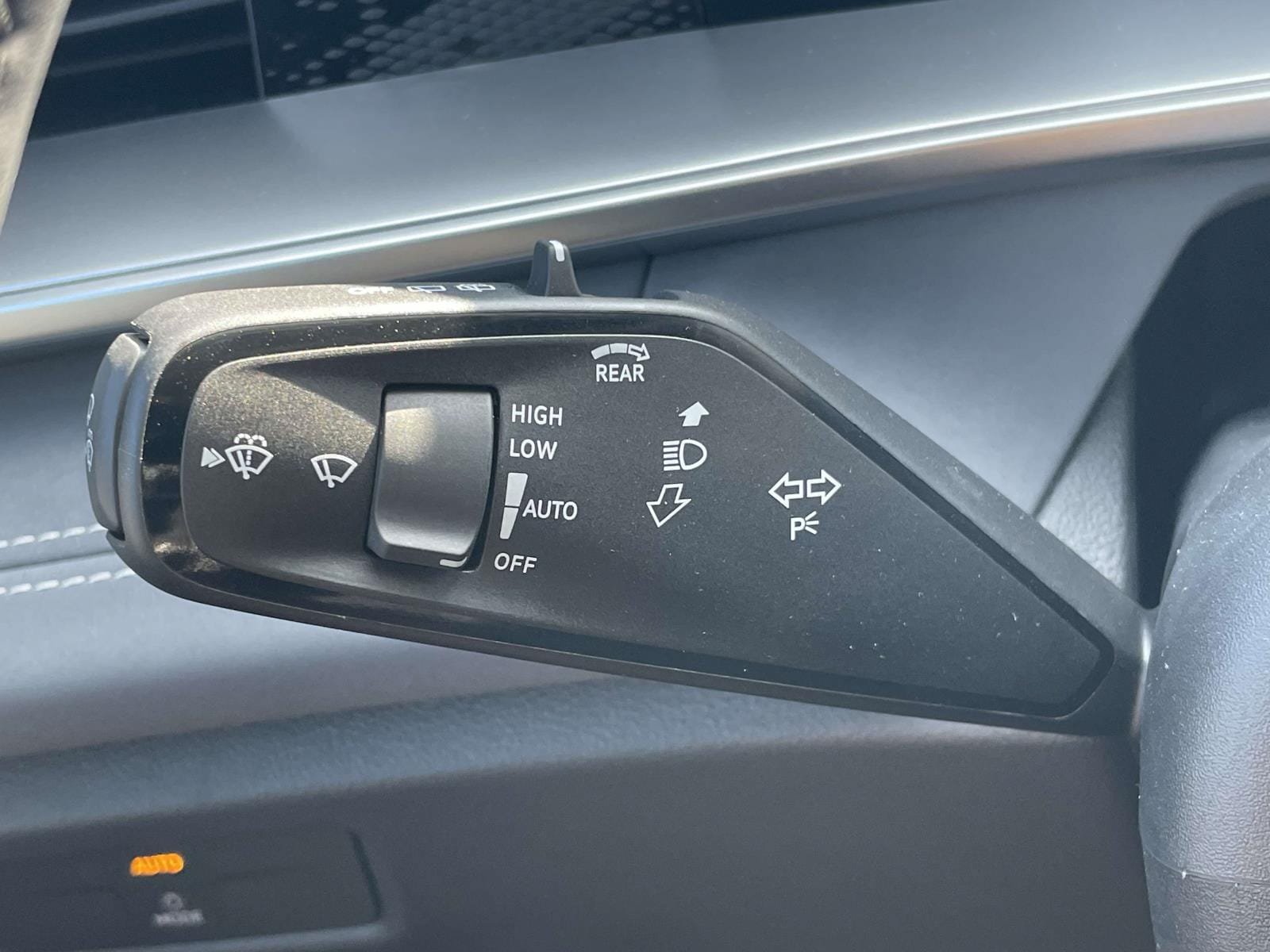 New 2026 Volkswagen Tiguan SE R-Line AWD/4WD image 24