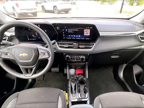 Used 2025 Chevrolet TrailBlazer LT AWD/4WD image 15