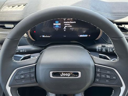 New 2025 Jeep Grand Cherokee Limited image 14