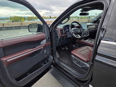Used 2024 Ford Expedition Max Limited RWD image 19