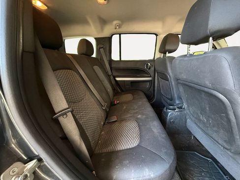 Used 2011 Chevrolet HHR LS FWD image 13