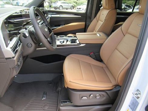 New 2026 Cadillac Escalade ESV Luxury image 18