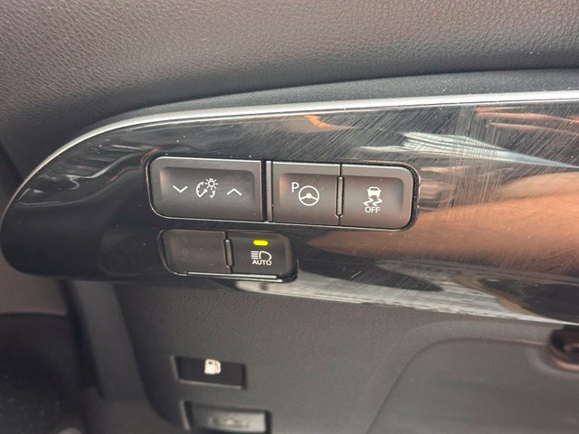 Used 2022 Toyota Prius XLE AWD/4WD image 18