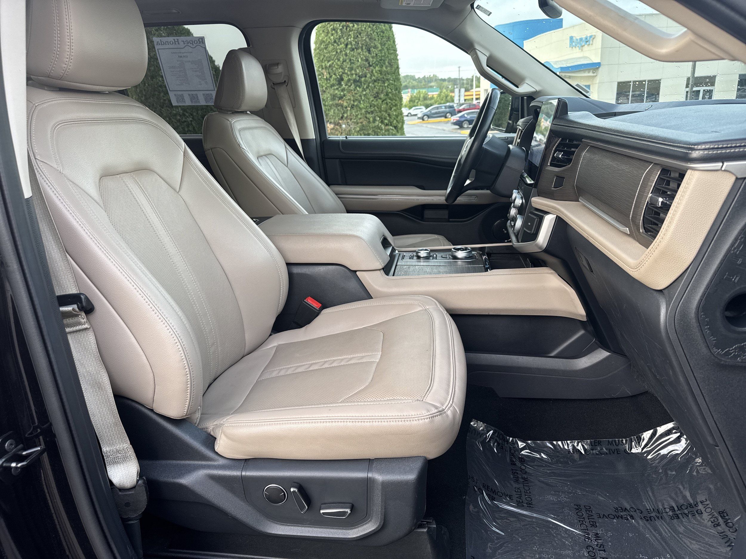 Used 2024 Ford Expedition Limited AWD/4WD image 21