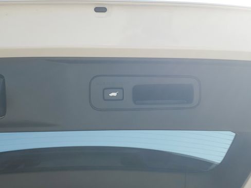 Certified 2025 Honda Pilot Touring image 10