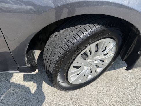 Used 2012 Toyota Camry LE FWD image 25