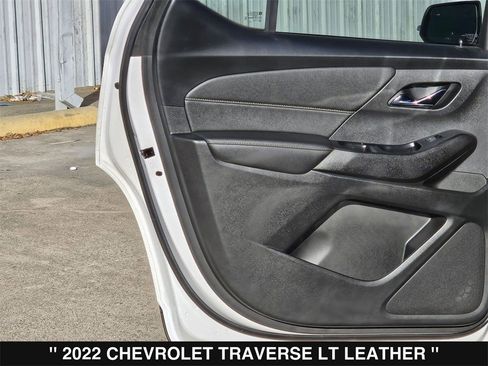 Used 2022 Chevrolet Traverse LT image 17