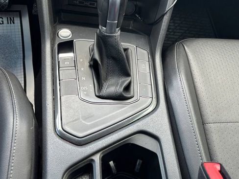Used 2018 Volkswagen Tiguan SEL FWD image 6