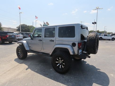 Used 2013 Jeep Wrangler Unlimited Sahara w/ Connectivity Group AWD/4WD image 15