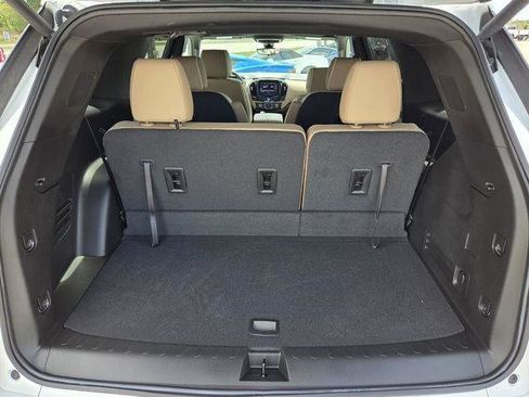 Used 2023 Chevrolet Traverse Premier FWD image 14