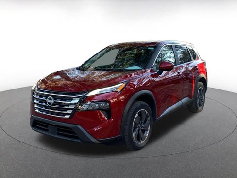 Used 2025 Nissan Rogue SV image 3