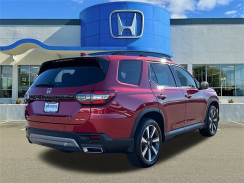 Used 2025 Honda Pilot Elite image 2