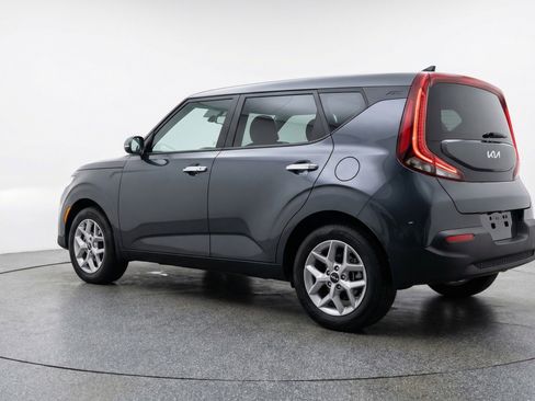 Used 2025 Kia Soul LX w/ LX Technology Package FWD image 6