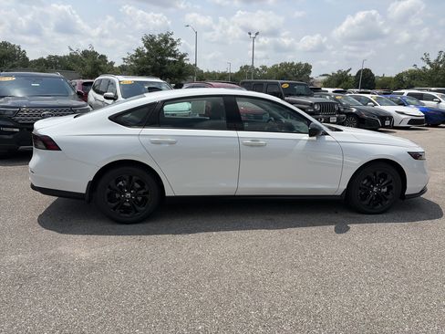 Certified 2025 Honda Accord SE image 4