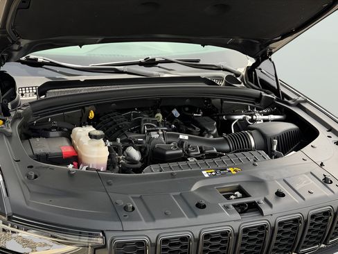 Used 2022 Jeep Grand Cherokee L Laredo AWD/4WD image 78