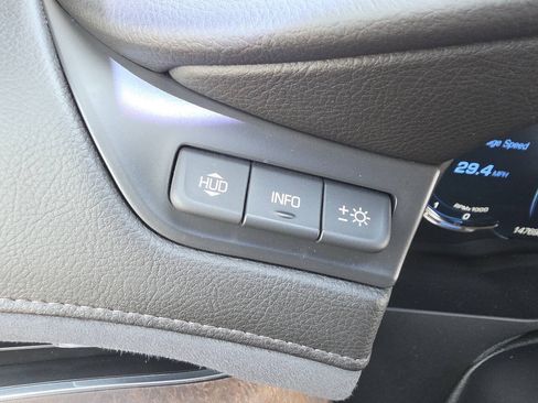 Used 2016 Cadillac Escalade ESV Luxury AWD/4WD image 32