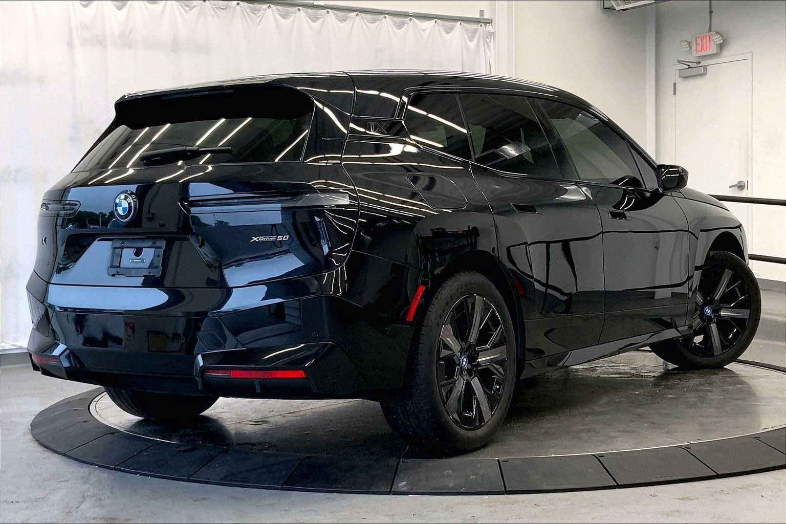 Used 2024 BMW iX xDrive50 w/ Sport Package AWD/4WD image 7