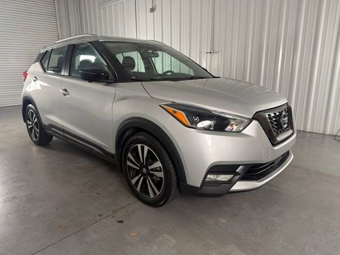 Used 2020 Nissan Kicks SR FWD image 3