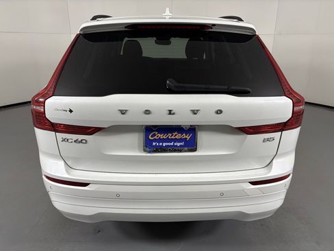 Used 2023 Volvo XC60 B5 Core image 7