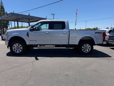 Used 2017 Ford F250 Lariat w/ Chrome Package AWD/4WD image 9