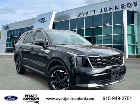 Used 2024 Kia Sorento S image 1