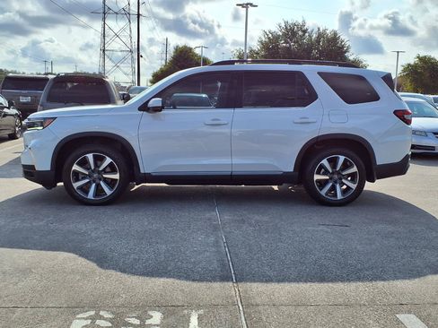 Used 2025 Honda Pilot Elite image 23
