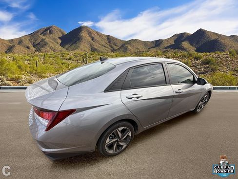Used 2023 Hyundai Elantra SEL w/ Convenience Package FWD image 4