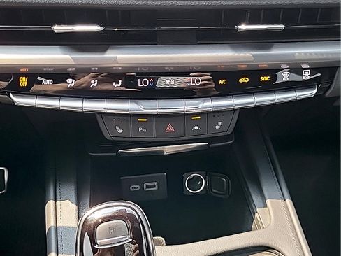 Certified 2024 Cadillac XT4 Sport w/ Technology Package AWD/4WD image 25