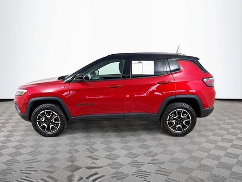 Used 2025 Jeep Compass Trailhawk w/ Trailhawk Elite Group AWD/4WD image 4