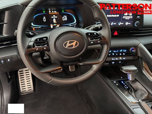 Used 2025 Hyundai Elantra Sport FWD image 13