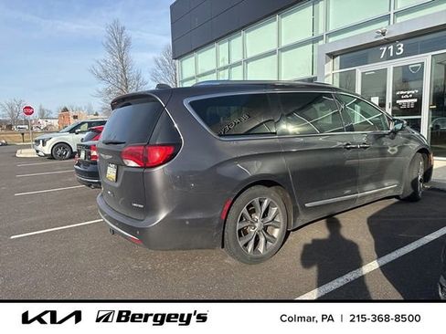 Used 2020 Chrysler Pacifica Limited w/ Tire & Wheel Group image 10