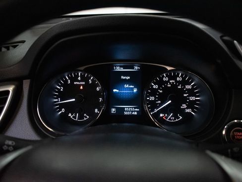 Used 2016 Nissan Rogue SV AWD/4WD image 13