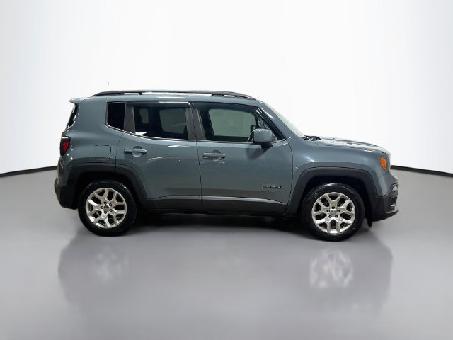 Used 2018 Jeep Renegade Latitude w/ Cold Weather Group FWD image 6