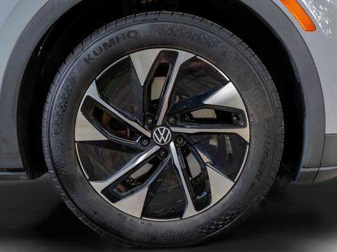 Used 2022 Volkswagen ID.4 Pro image 25