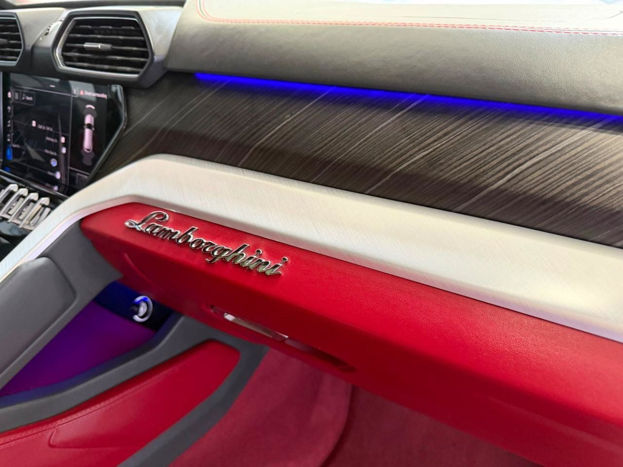 Used 2020 Lamborghini Urus AWD/4WD image 31