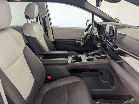 Used 2021 Toyota Sienna XSE AWD/4WD image 29