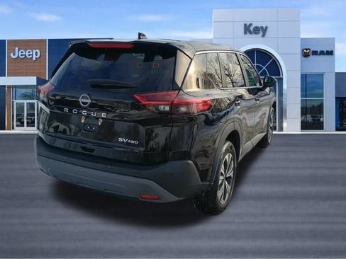 Used 2023 Nissan Rogue SV image 5