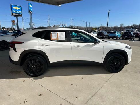 Used 2025 Chevrolet Trax ACTIV w/ Sunroof Package image 6