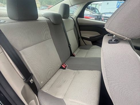 Used 2013 Ford Focus SE w/ SE Winter Pkg FWD image 15