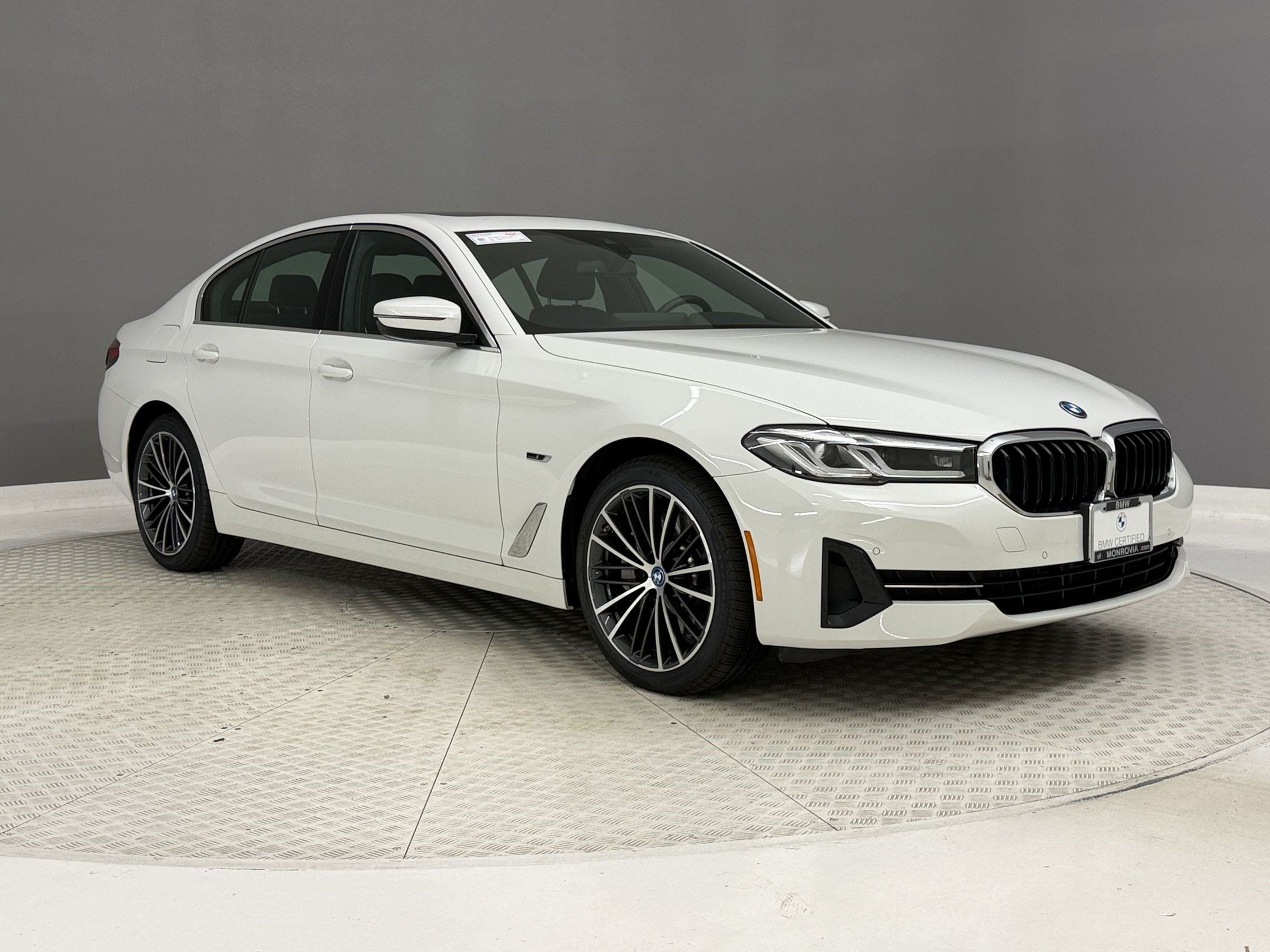 Certified 2023 BMW 530e w/ Convenience Package RWD image 7