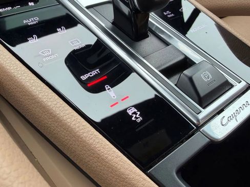 Used 2019 Porsche Cayenne S w/ Premium Plus Package image 45