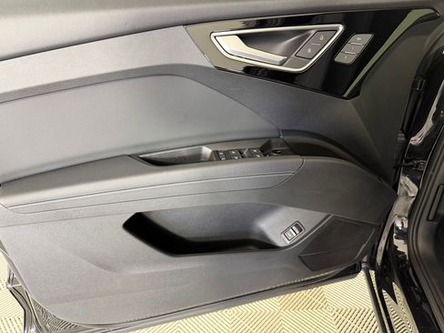 Used 2025 Audi Q4 e-tron Premium Plus image 12