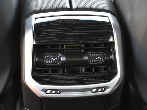 Used 2024 BMW 760i xDrive AWD/4WD image 15