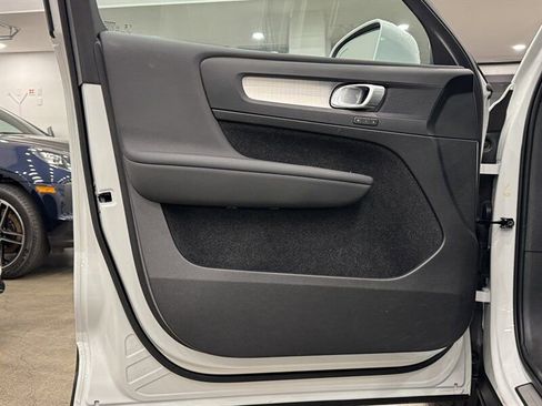 Used 2025 Volvo XC40 B5 Core image 13