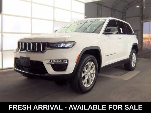 Used 2023 Jeep Grand Cherokee Limited AWD/4WD image 3