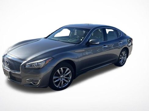 Used 2016 INFINITI Q70 3.7 w/ Deluxe Touring Package AWD/4WD image 3