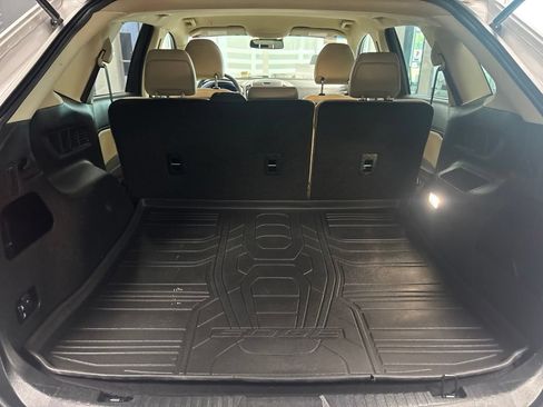 Used 2019 Ford Edge SEL w/ Equipment Group 201A FWD image 5