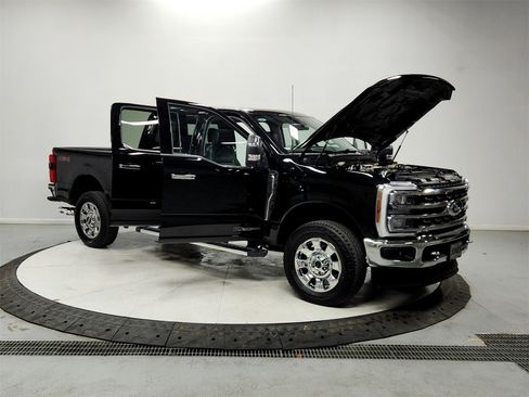 Used 2024 Ford F250 Lariat w/ Chrome Package image 9