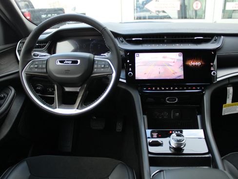 New 2026 Jeep Grand Cherokee Altitude AWD/4WD image 13